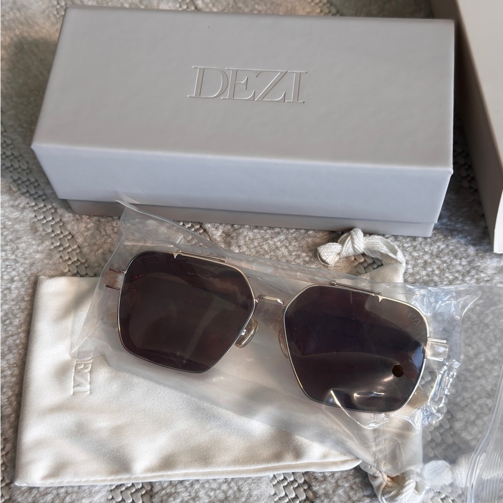 [DEZI] BRAND NEW DEZI EYEWEAR EZ SUNGLASSES IN LIMESTONE/COGNAC - Picture 8 of 9